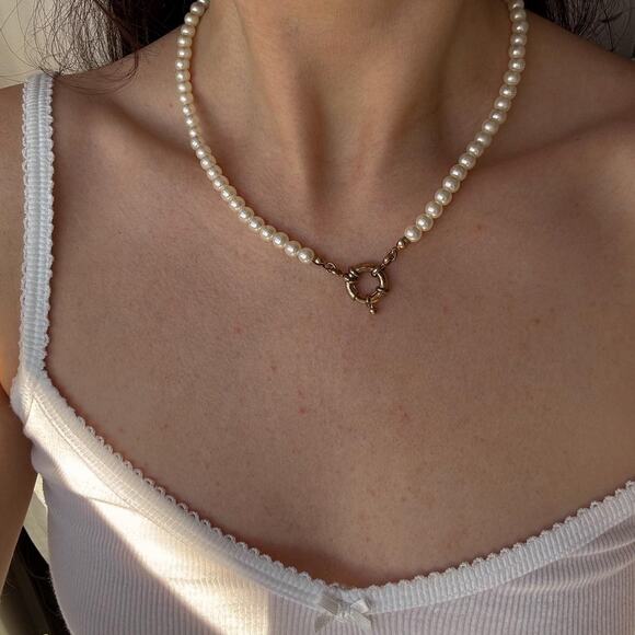 Retro Pearl Beaded Bracelet with Clasp Center Design - Picture 6 of 8